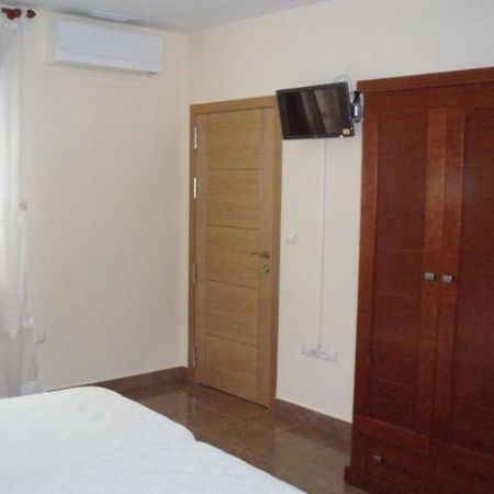 Hostal El Altozano Montánchez Екстериор снимка