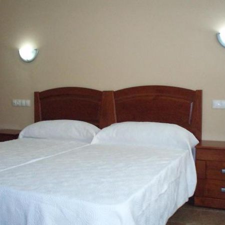 Hostal El Altozano Montánchez Екстериор снимка