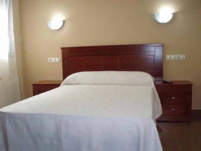 Hostal El Altozano Montánchez Екстериор снимка