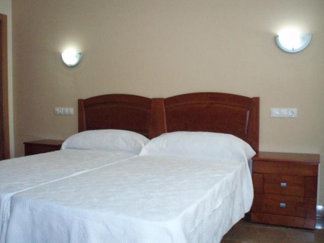 Hostal El Altozano Montánchez Екстериор снимка